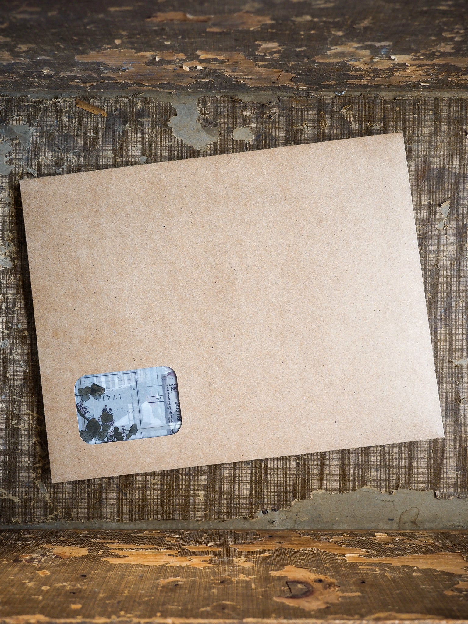 Kraft-colored cardstock stationery featuring a small, rustic sticker detail, suitable for organizing the August 2025 subscription kits.