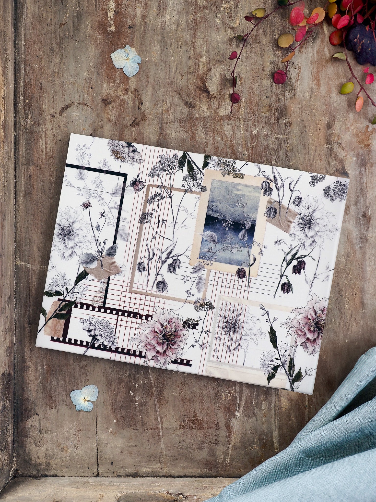 Botanical stationery featuring September 2025 line art florals, detailing lush dahlias and foliage within a structured, vintage-inspired black and cream pattern.
