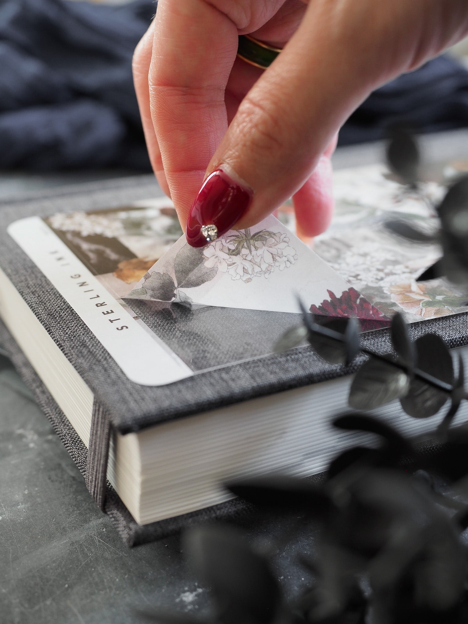 Bohemian autumn floral deco sheet featuring delicate cream and blush botanical prints, perfect for journaling and seasonal planning.
