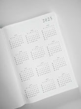 Load image into Gallery viewer, B5 Horizontal Compact Full Year | 2025 Common Planner (In-Stock)
