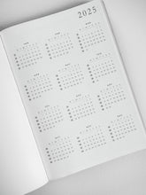 Load image into Gallery viewer, A5 Vertical Compact Full Year | 2025 Common Planner (In-Stock)
