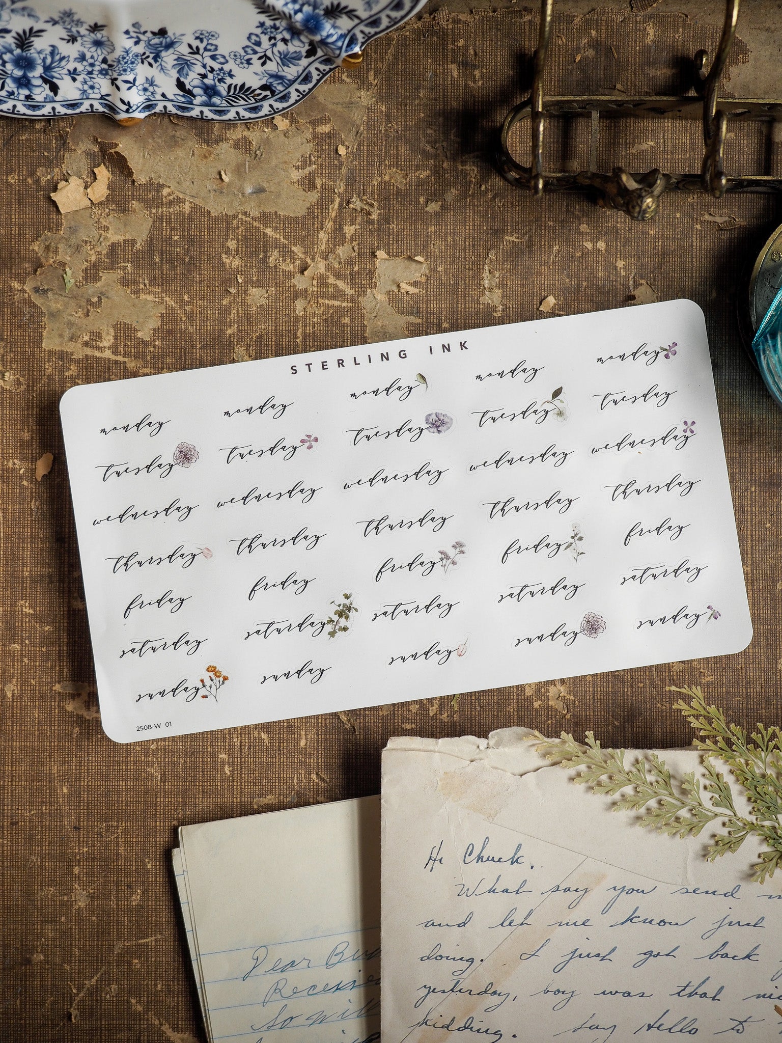Black and brown structured stickers for planning, featuring all weekdays (Sunday through Saturday) printed on a vintage-toned, organized card.