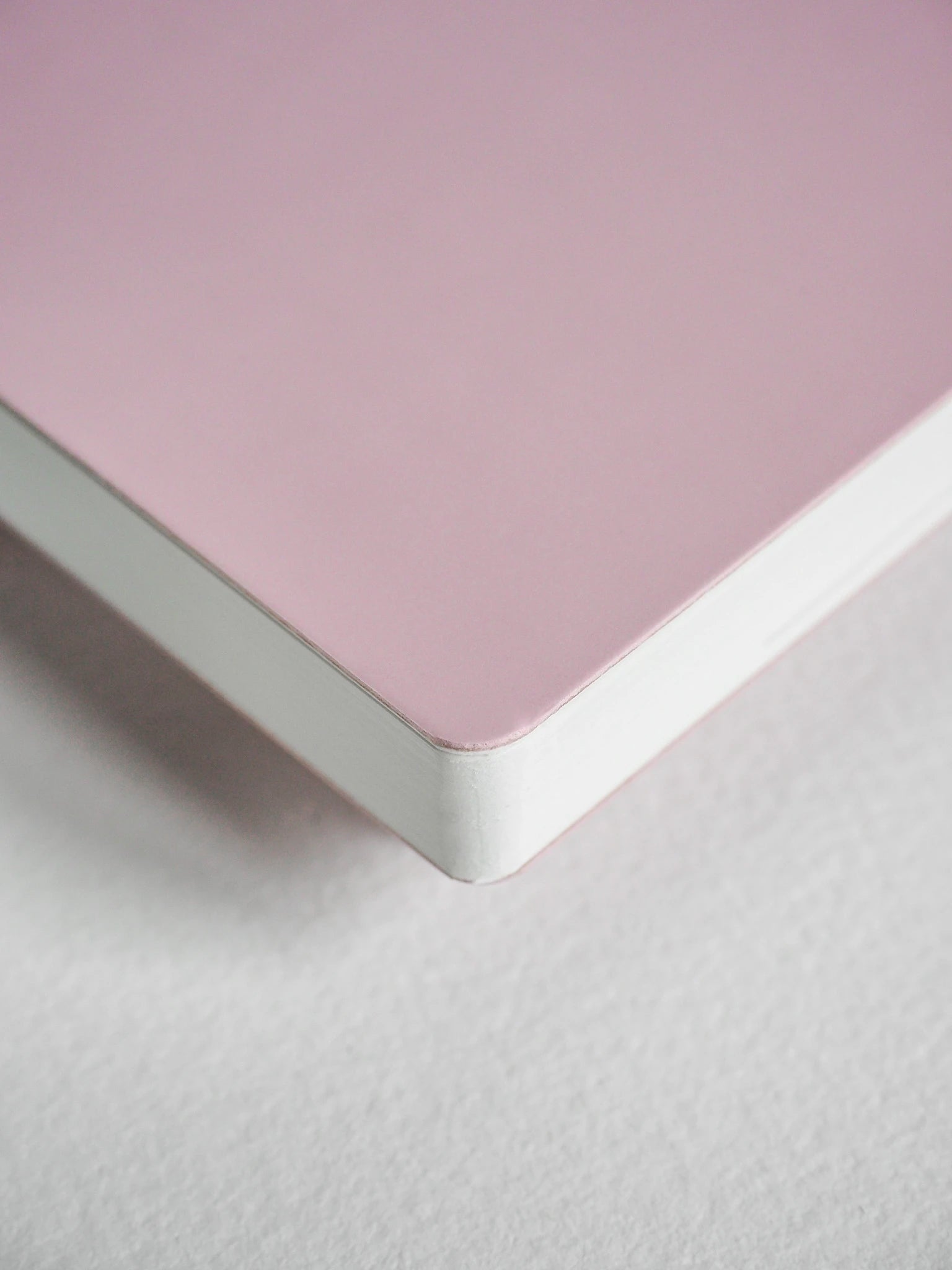 Close-up of a pink surface with a white edge on a light gray background
#Color_Fairyfloss