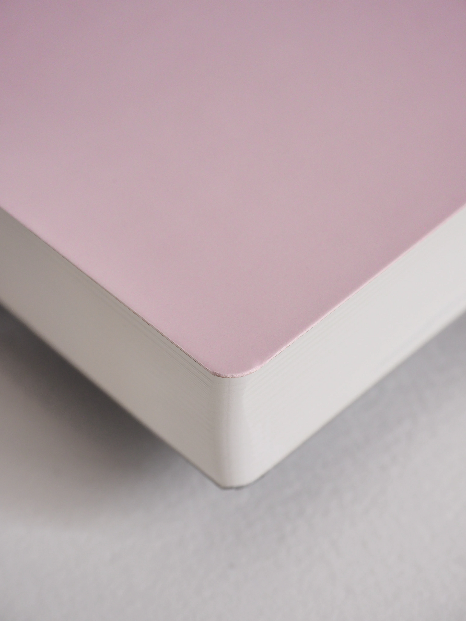 Close-up of a pink rectangular product corner with a white side edge, photographed on a light gray surface.
#Color_Fairyfloss