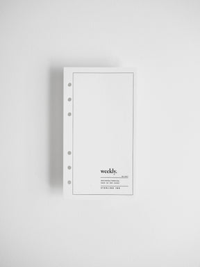 A minimalist white weekly binder ring notepad with a single ring hole on the left side, featuring the brand name 'weekly.' printed near the bottom, shown against a clean white background.
#Size_Personal